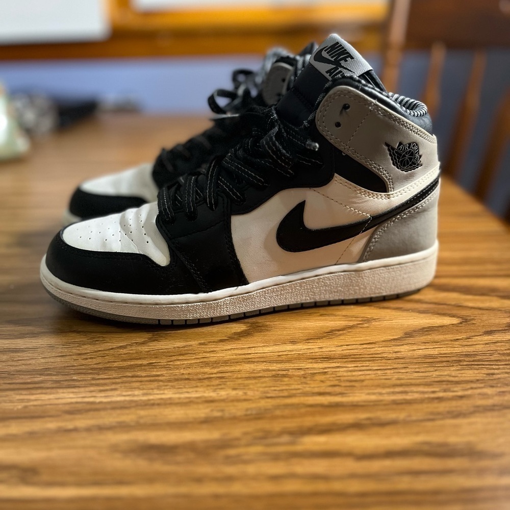 Size 6- Air Jordan 1 Retro High OG Barons 2013 RARE 575441-104.
No original box - Picture 5 of 6
